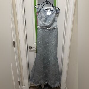 Elegant Lace Evening Gown